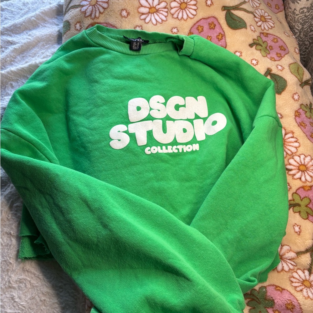 Boohoo Vibrant Green Crewneck Sweater Cropped Womens M